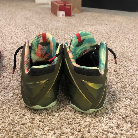 Nike LeBron 11 King's Pride Parachute Gold - Picture 5 of 5